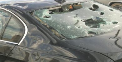 coche dañado por granizo